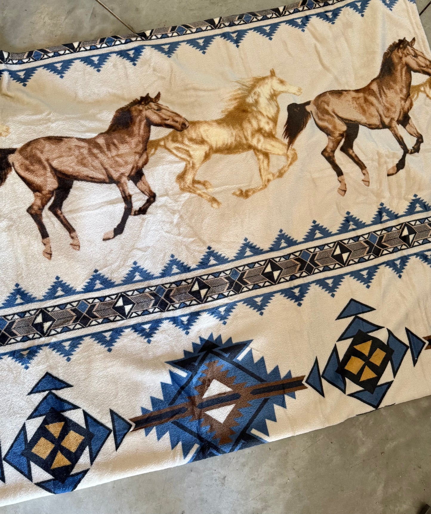 Queen Aztec Horses Thinner Style Blanket