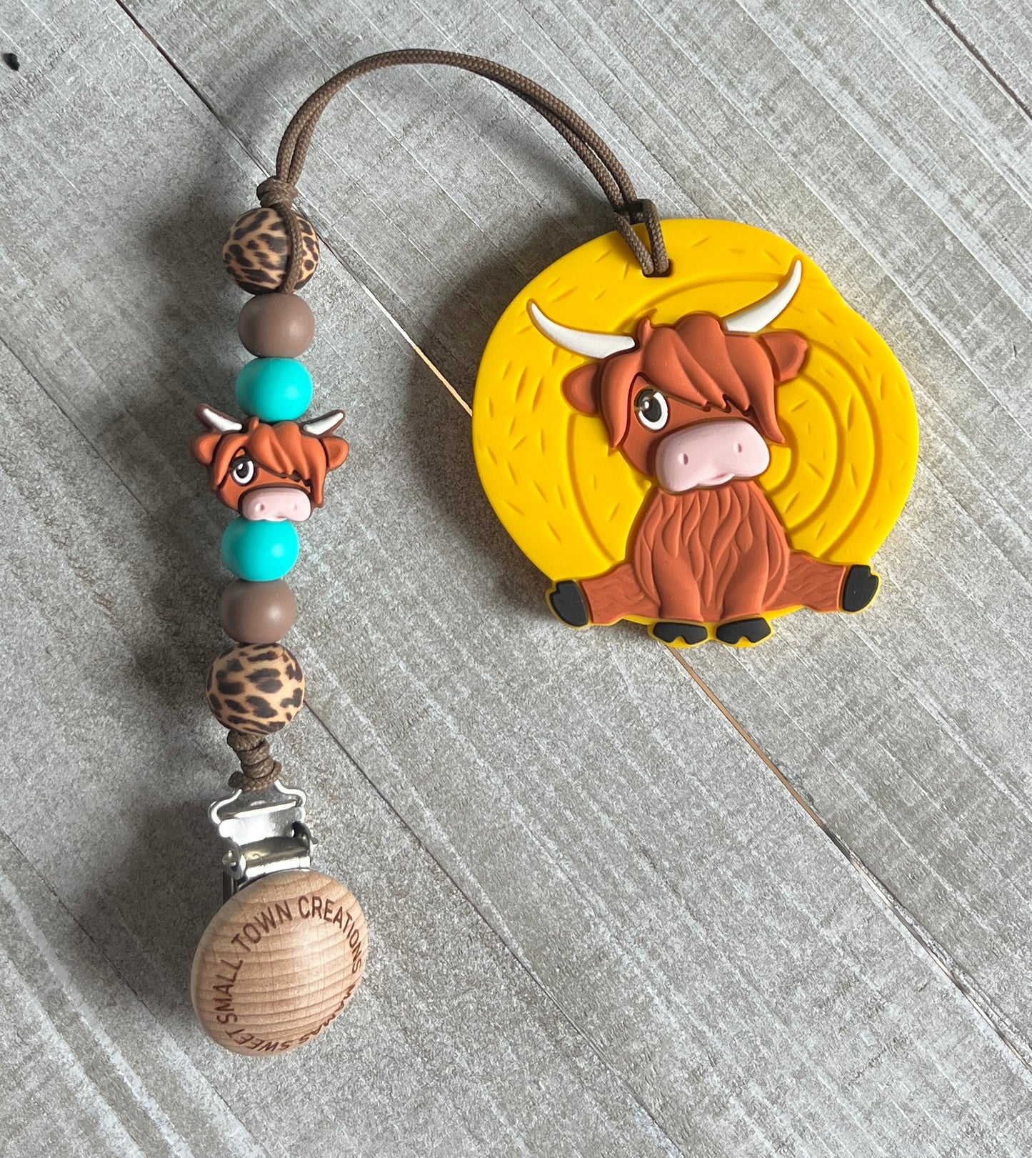 Highland Cow Cheetah Teether Clip