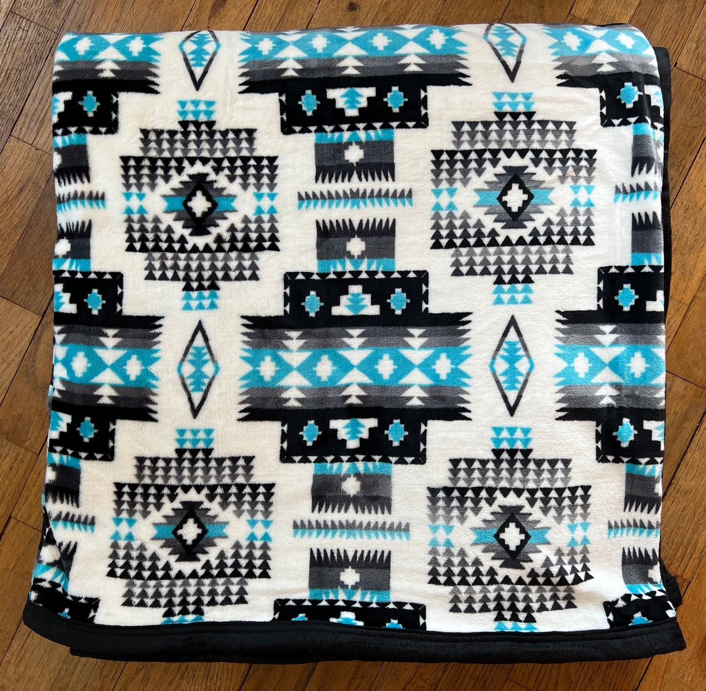 Turquoise White Aztec Super Plush King