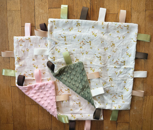 Goose Bow Taggie Blanket