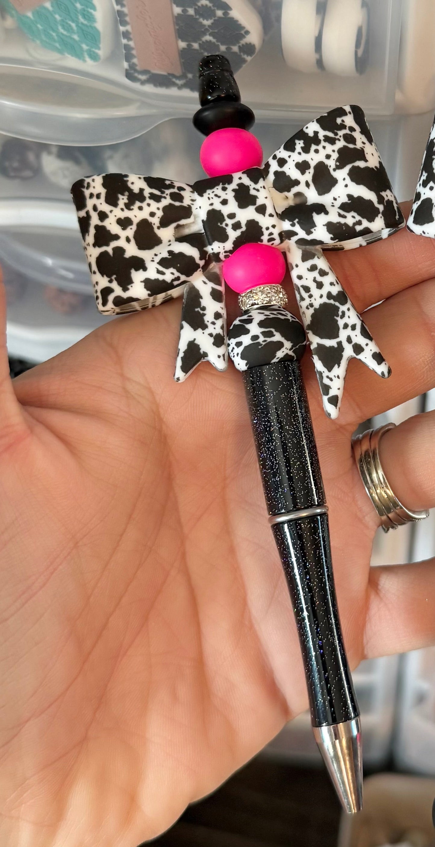 Black Cowhide Bow Pen with Pink
