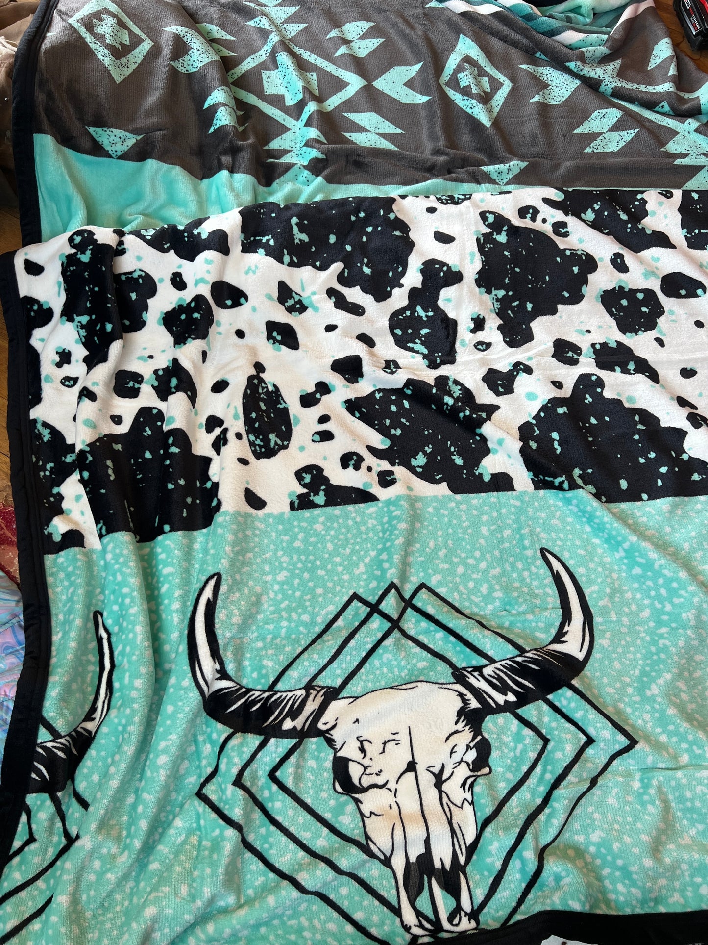 MIA Blanket ReverisibleTurquoise BullSkull