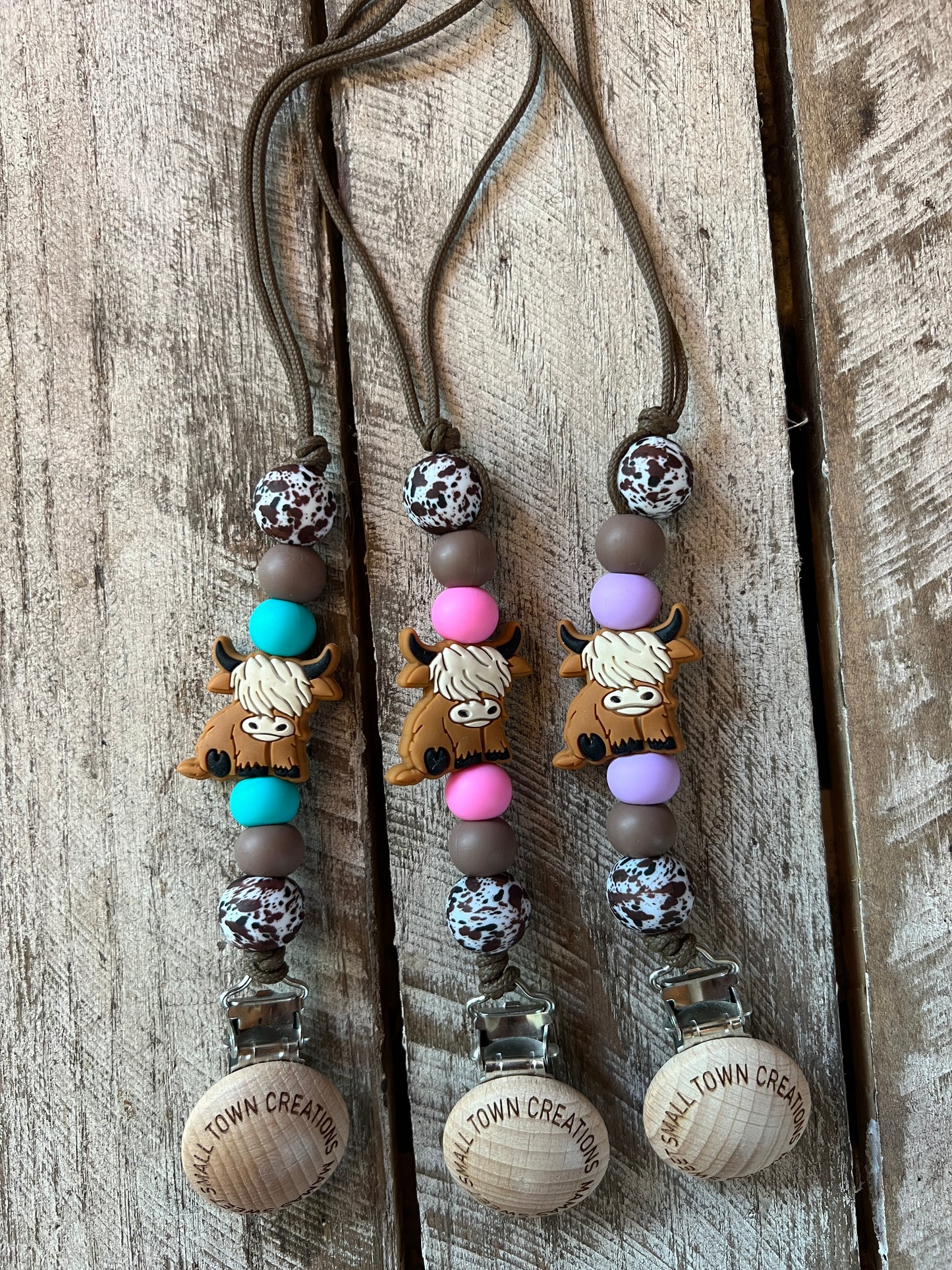 Sitting Highland Cow Pacifier Holder