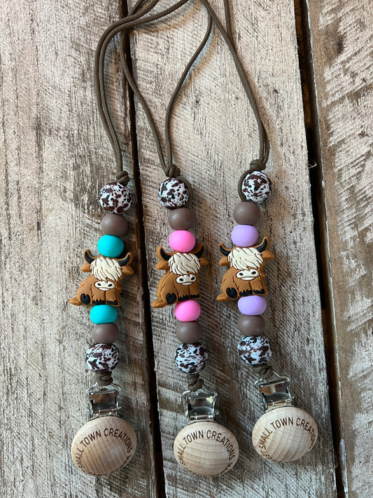 Sitting Highland Cow Pacifier Holder