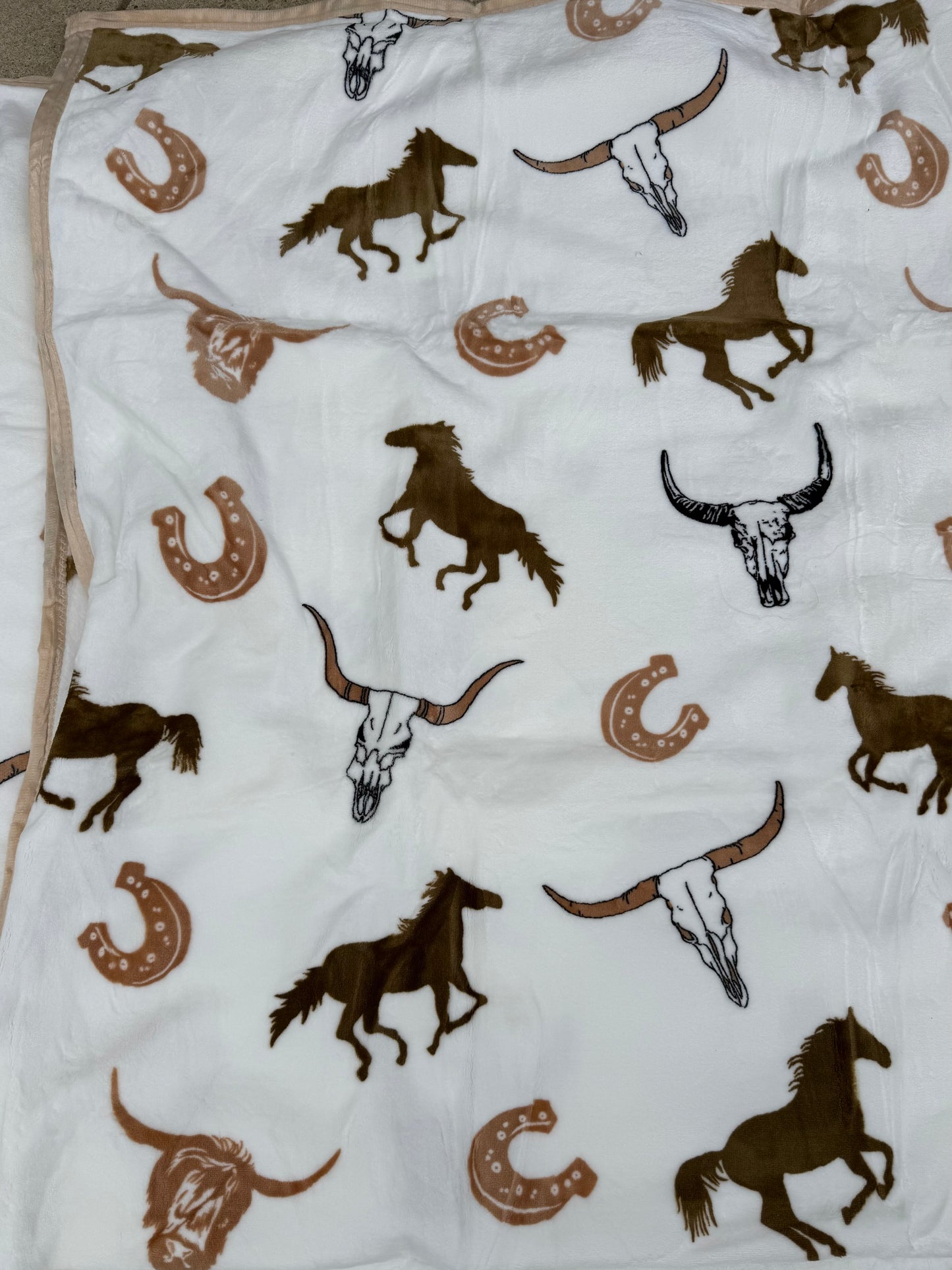 Queen Western Highland Horse Shoe Cow Blanket Thicker Style