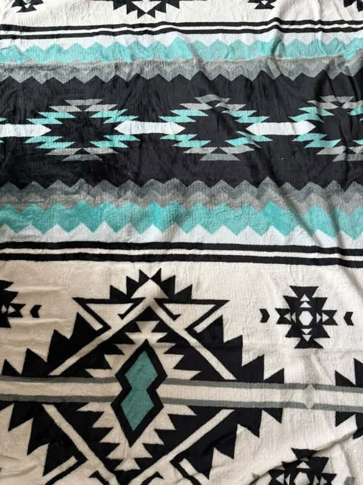 Turquoise Aztec Thiner Style Twin Size Blanket