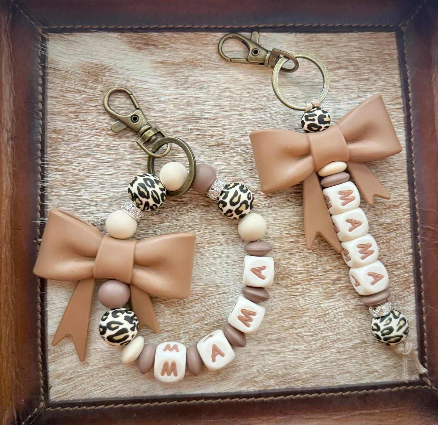 Mama Beige Bow cheetah Keychian Set