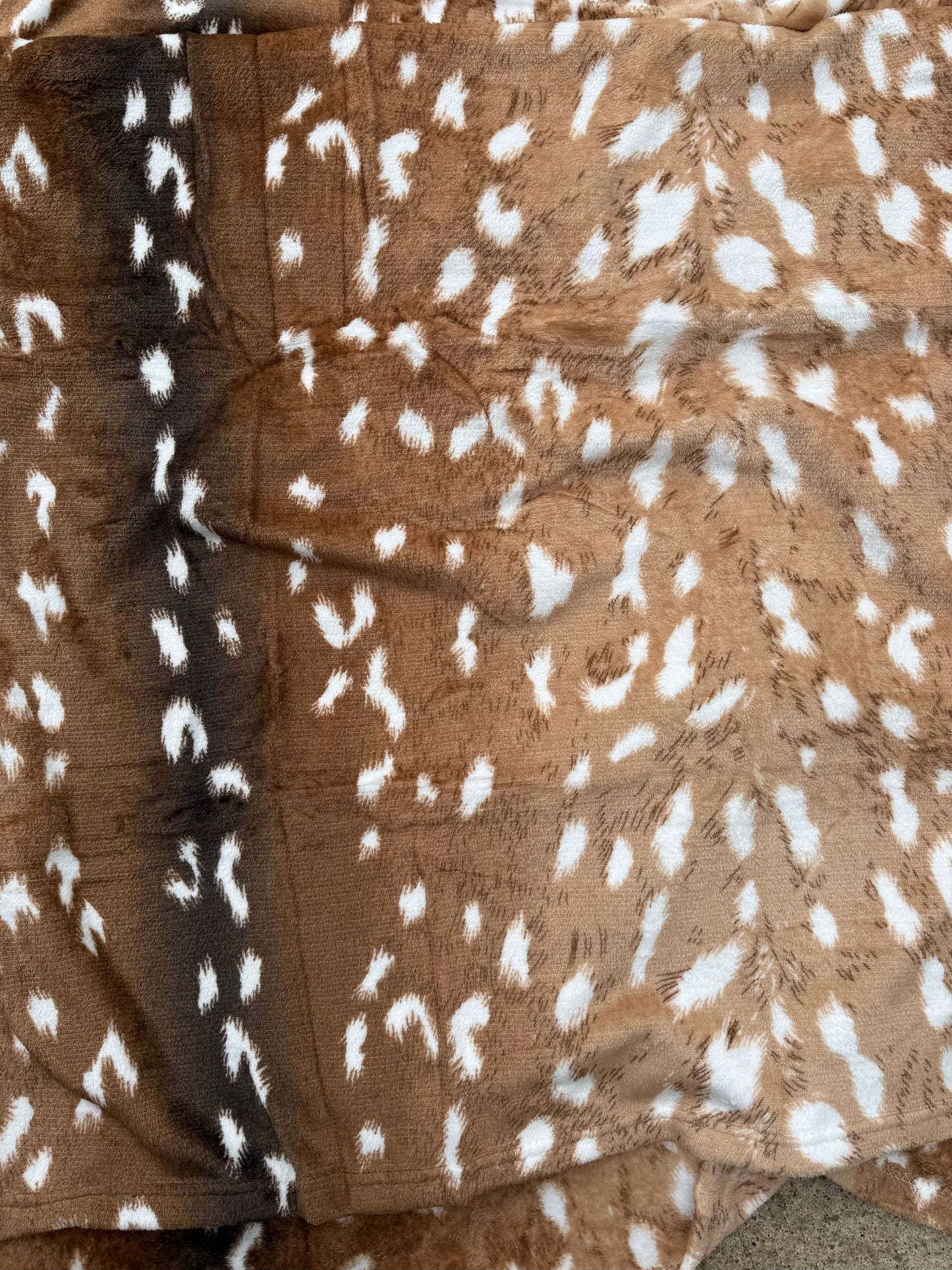 Doe Print Fawn Deer Plush Thin Queen Blanket