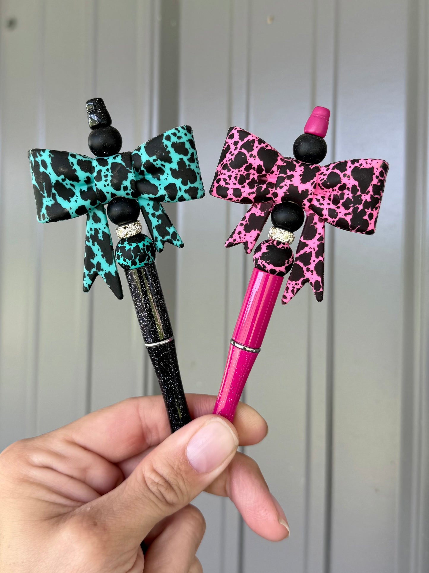 Cowhide Big Bow Pen