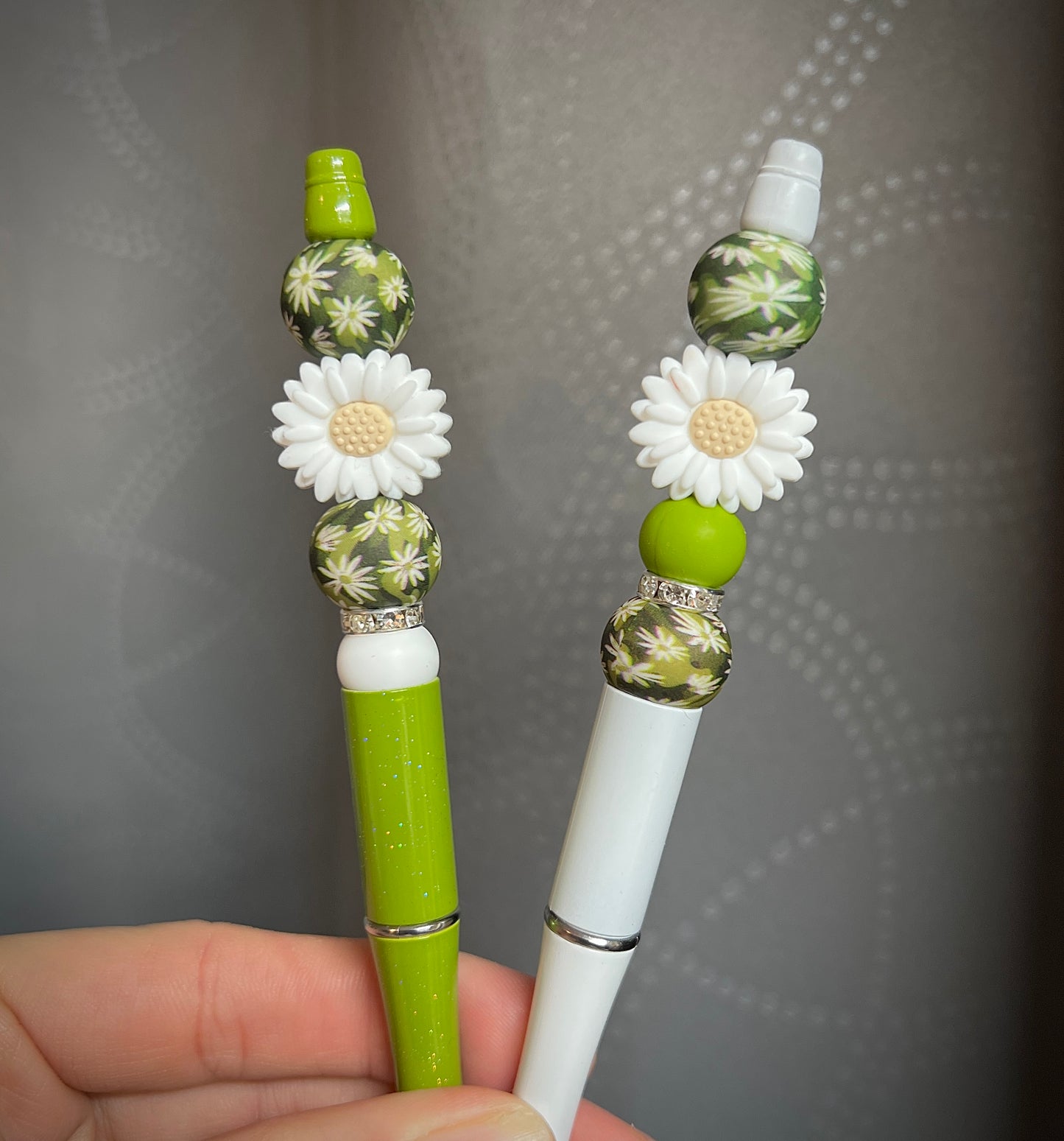 Camo White Daisy Pen